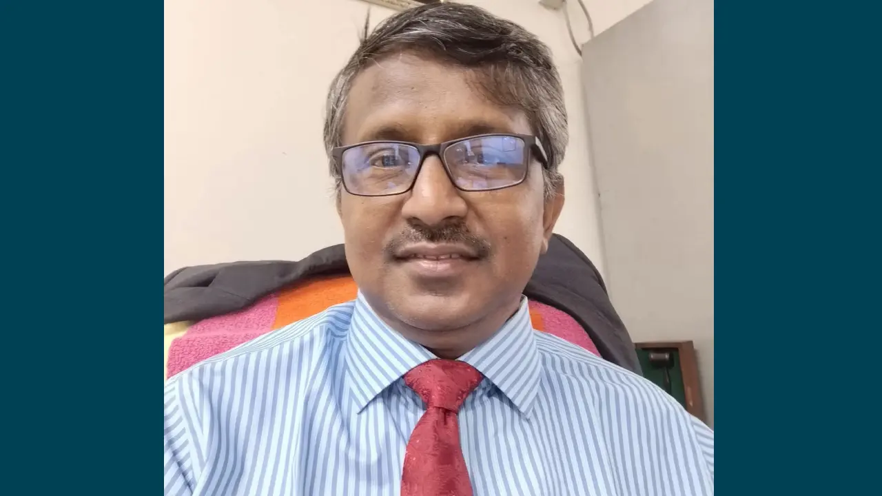 ফেসবুকে বিচারপতিদের ভাবমূর্তি ক্ষুণ্ন : সহকারী রেজিস্ট্রার বরখাস্ত