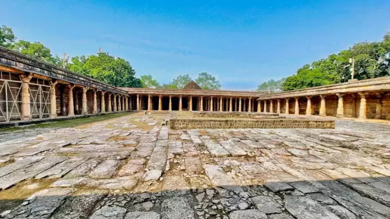 ভারতে মসজিদকে মন্দির ঘোষণা আদালতের, নামাজ পড়তে পারবেন না মুসল্লিরা