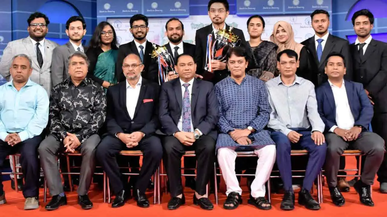 বিনিয়োগ ও কর্মসংস্থানকে সরকার সর্বাধিক গুরুত্ব দিচ্ছে