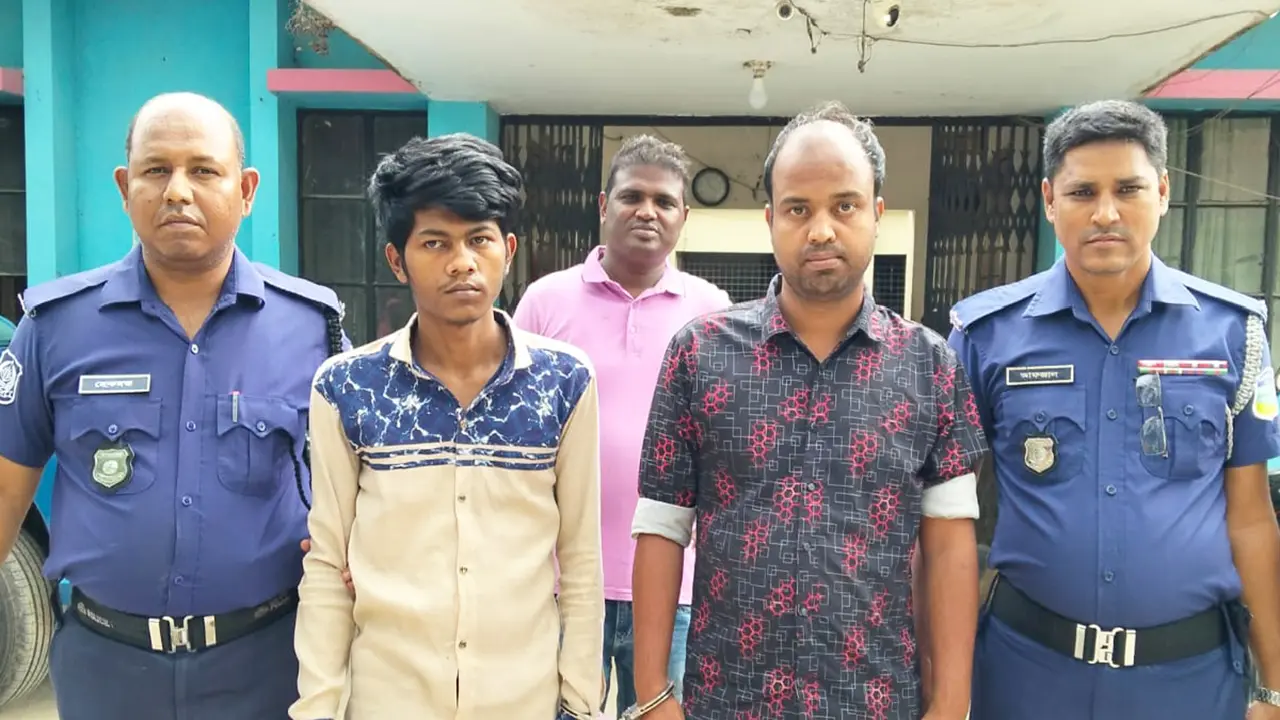 ফেসবুকে পণ্য বিক্রির নামে প্রতারণা, চক্রের দুই সদস্য গ্রেপ্তার