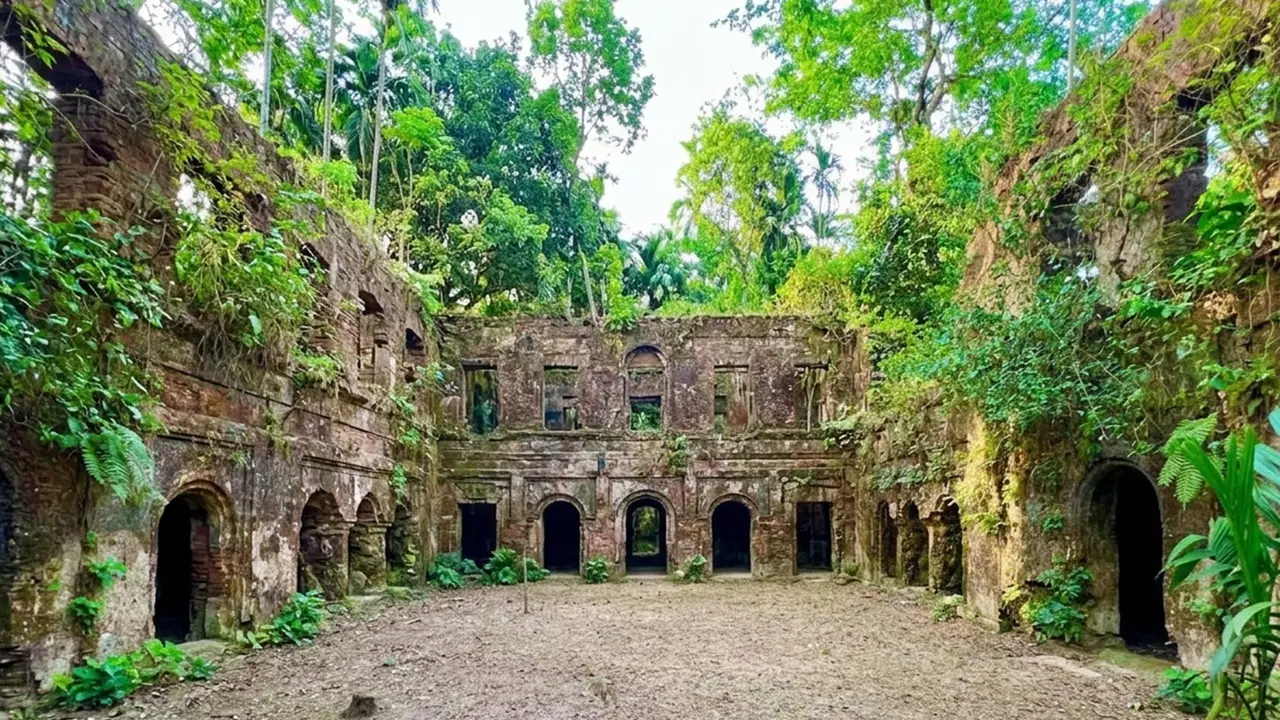 ইতিহাসের সাক্ষী জমিদার বাড়ি এখন মাদকসেবীদের আখড়া