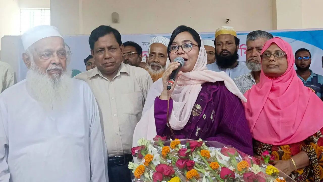 সরকারি বরাদ্দ সবাইকে সমানভাবে বণ্টন করতে হবে: মিতু