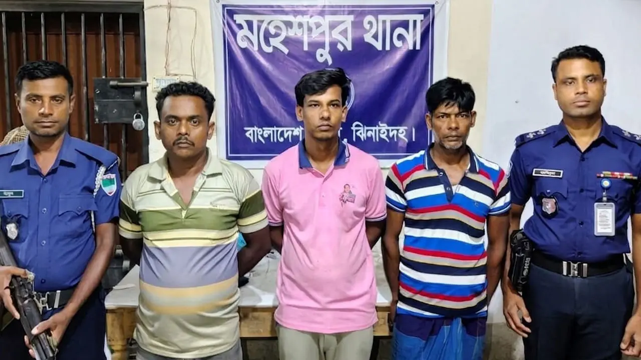 আ.লীগ নেতার স্ত্রীর চাঁদাবাজির মামলায় গ্রেপ্তার ৩