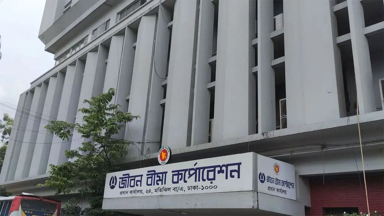 ১০০ জনকে নিয়োগ দেবে জীবন বিমা করপোরেশন, ঘরে বসেই কাজ