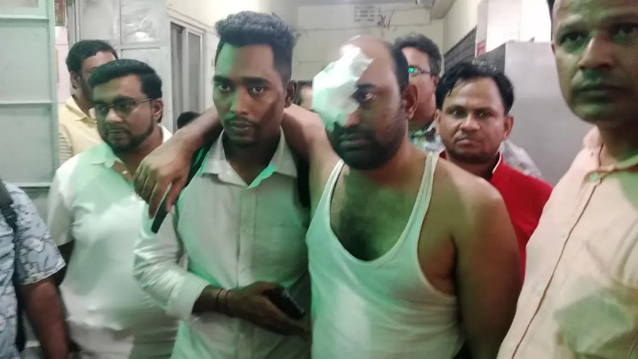 সাভারে মাদক সিন্ডিকেটের হামলায় ২ সংবাদকর্মী রক্তাক্ত, আটক ৪