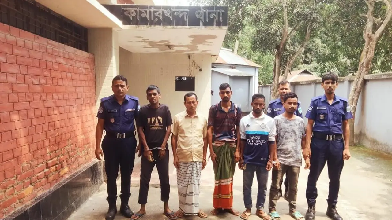 সিরাজগঞ্জে গোষ্ঠের মেলায় চলছিল জুয়াখেলা, গ্রেপ্তার ৫