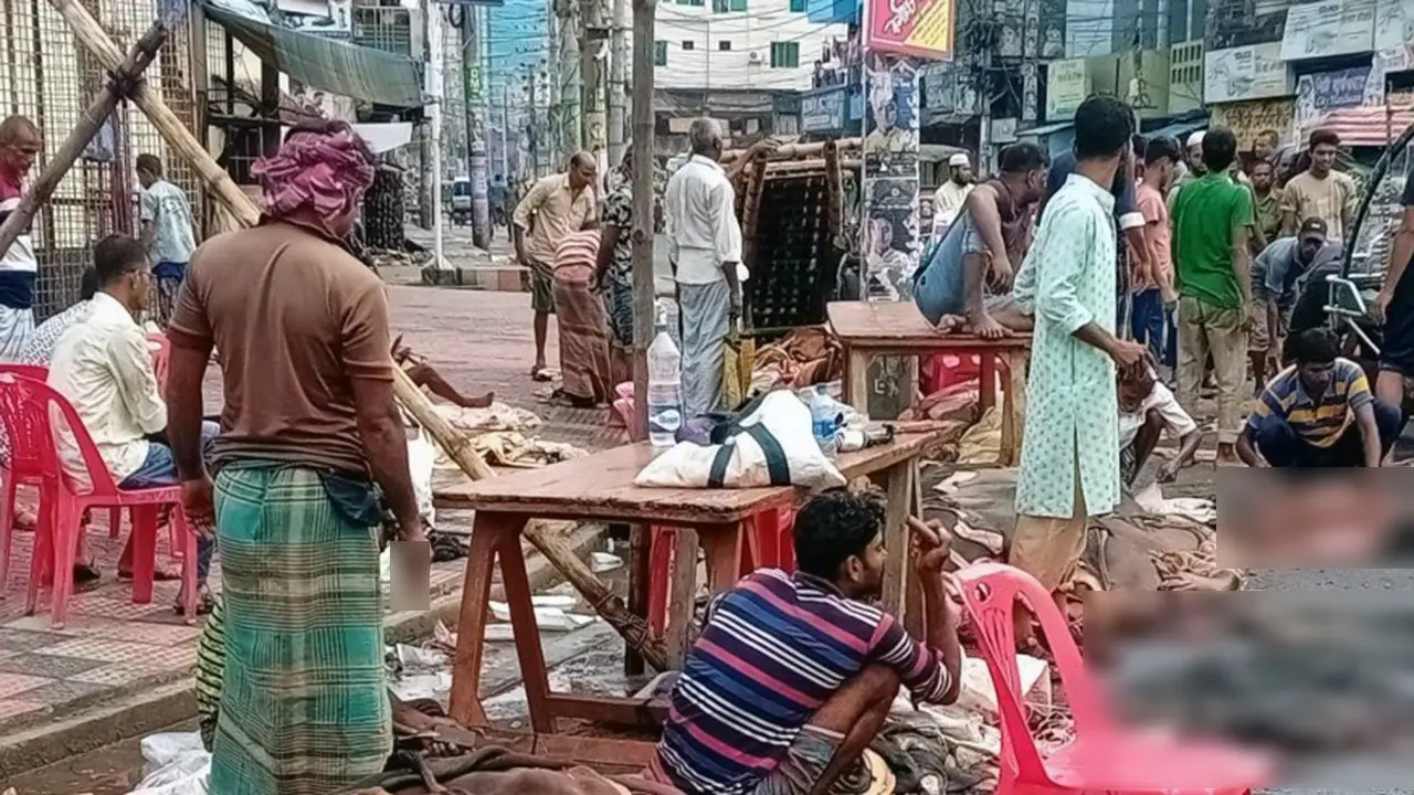 সংকটে জর্জরিত খুলনার চামড়া ব্যবসায়ীরা