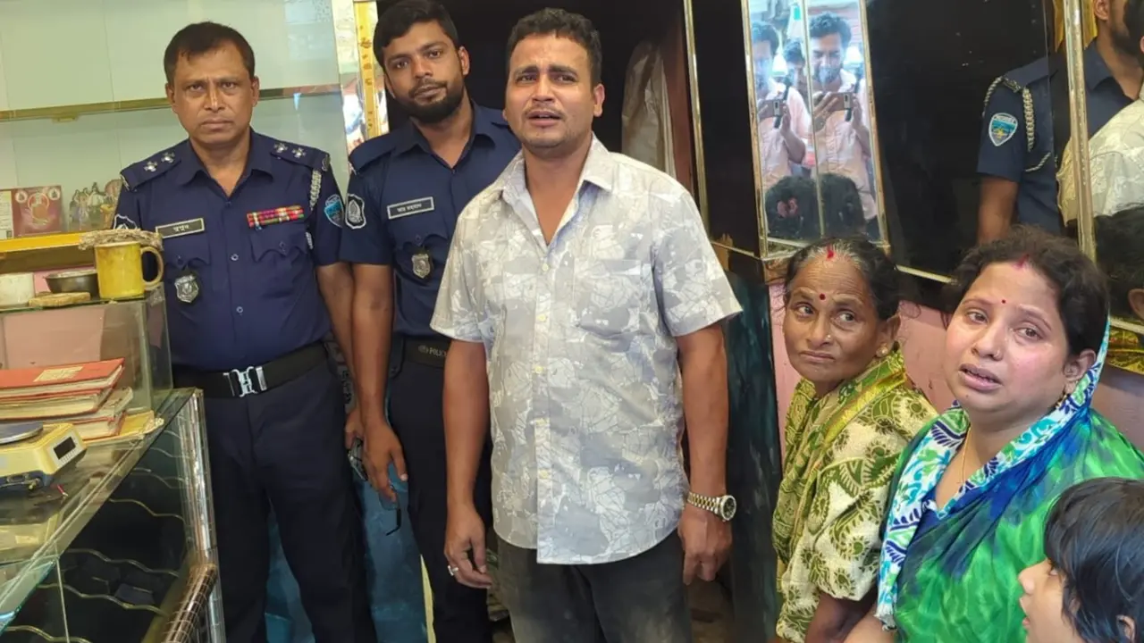 নৈশপ্রহরীকে তুলে নিয়ে হত্যা, স্বর্ণের দোকানের সিন্দুক চুরি