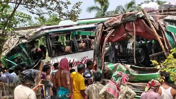 কুষ্টিয়ায় দুই বাসের সংঘর্ষে নিহত ১, আহত অর্ধশতাধিক