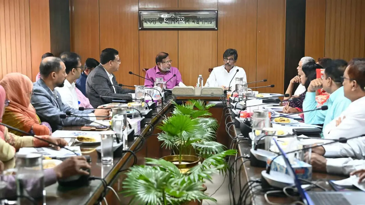 সরকার ঘোষিত কর্মসূচি বাস্তবায়নে স্বচ্ছতা নিশ্চিত করতে হবে : প্রাণিসম্পদ