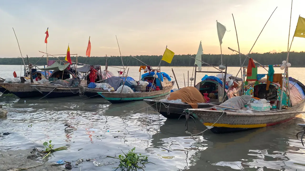 ঈদের আনন্দ নেই মান্তা সম্প্রদায়ের ডিঙ্গিতে