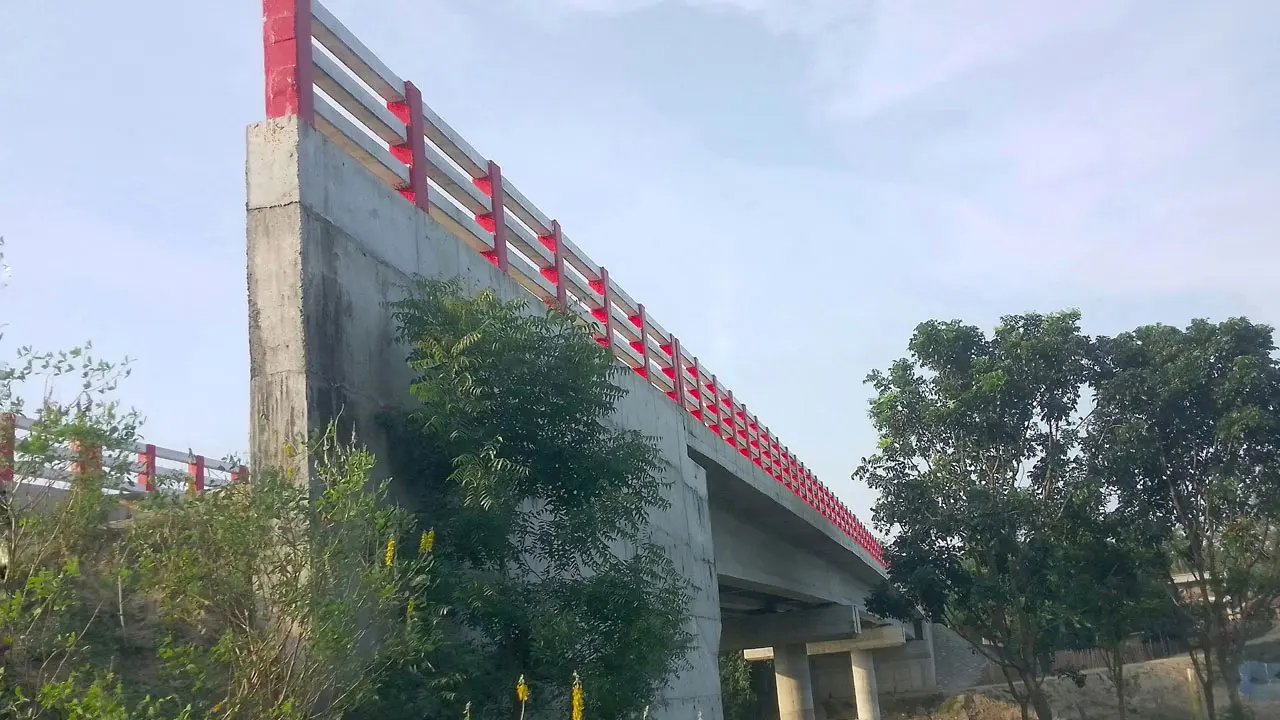 কাজে আসছে না সাড়ে ৭ কোটি টাকার সেতুটি