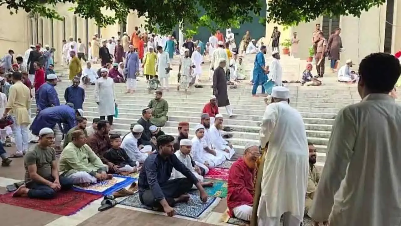 বায়তুল মোকাররমে ঈদুল আজহার প্রথম জামাত অনুষ্ঠিত, মুসল্লিদের ঢল