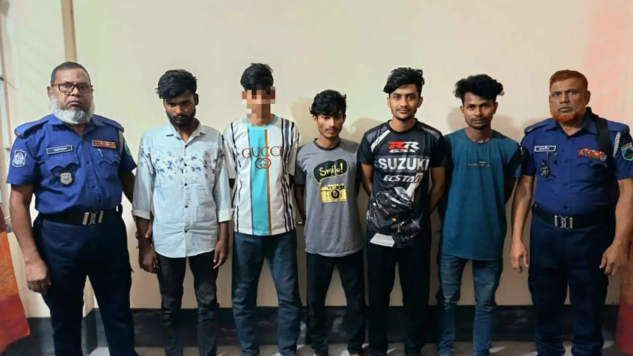 ইমো-ফেসবুক হ্যাক করে প্রতারণা, নাটোরে চক্রের ৫ সদস্য আটক