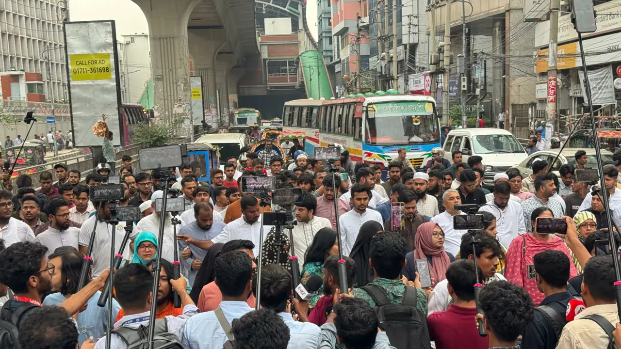 নাসীরুদ্দীন পাটওয়ারীর ওপর হামলার প্রতিবাদে এনসিপির বিক্ষোভ