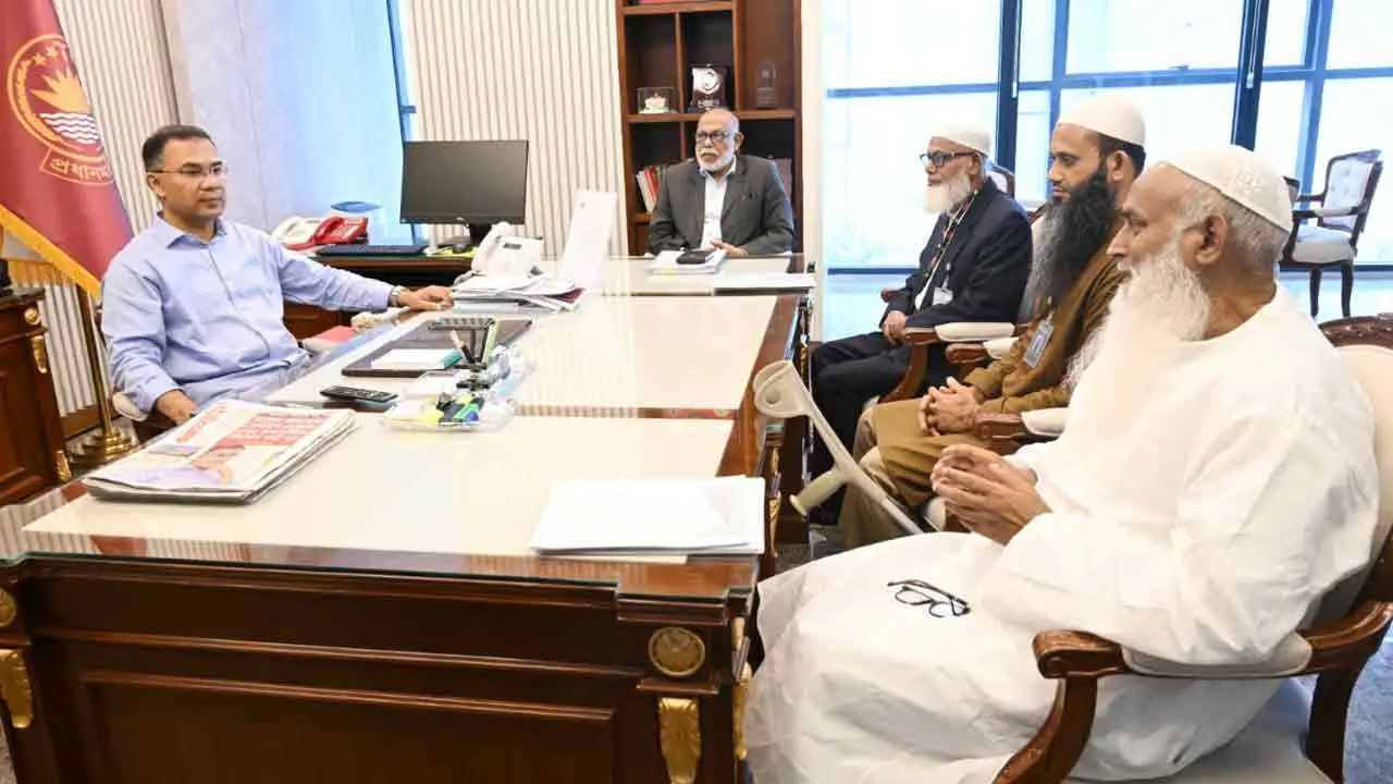 প্রধানমন্ত্রীর সঙ্গে ওয়াকফ প্রশাসক সাফিজ উদ্দিন আহমেদের সাক্ষাৎ