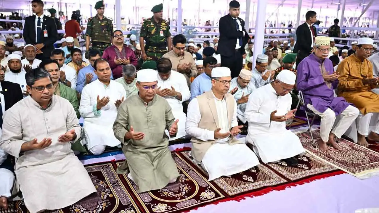 ‘জালিমের হাত থেকে মজলুমদের রক্ষা করো’ মোনাজাতে অশ্রুসিক্ত ফরিয়াদ