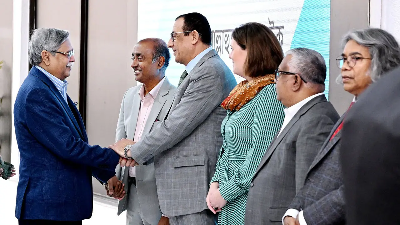 চিকিৎসা শেষে দেশে ফিরেছেন রাষ্ট্রপতি