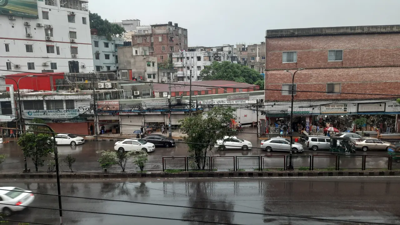 ঢাকায় বিভিন্ন এলাকায় ঝুম বৃষ্টি