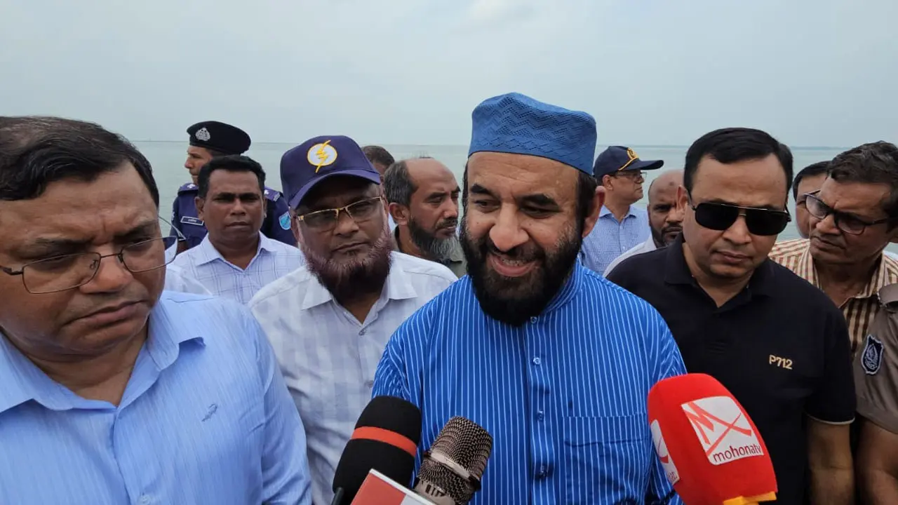 নির্দেশনা অনুযায়ী ফেরিতে যানবাহন ও যাত্রী উঠবে