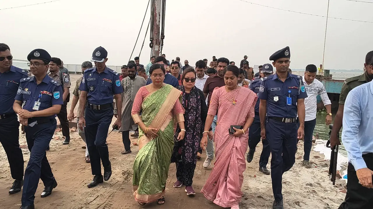 ঈদযাত্রা নির্বিঘ্ন করতে দৌলতদিয়া ঘাট পরিদর্শনে ডিসি-এসপি