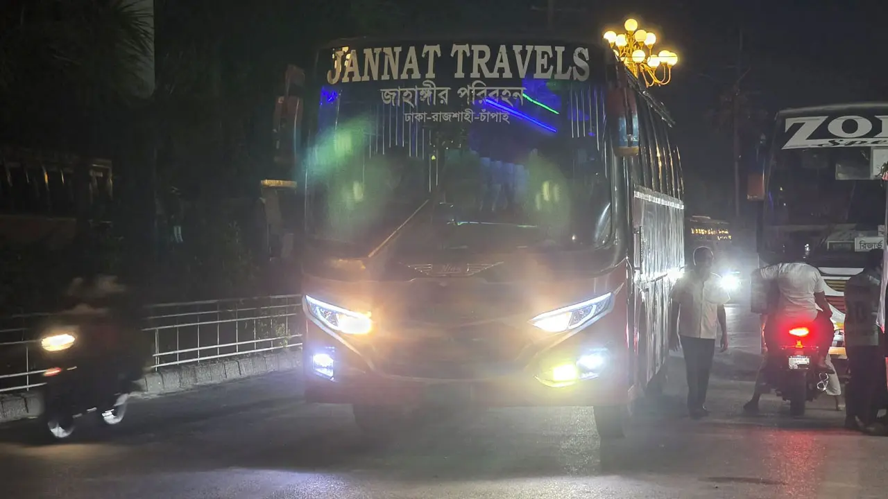 কমিটি স্থগিত, রাজশাহী থেকে সারা দেশে বাস চলাচল শুরু
