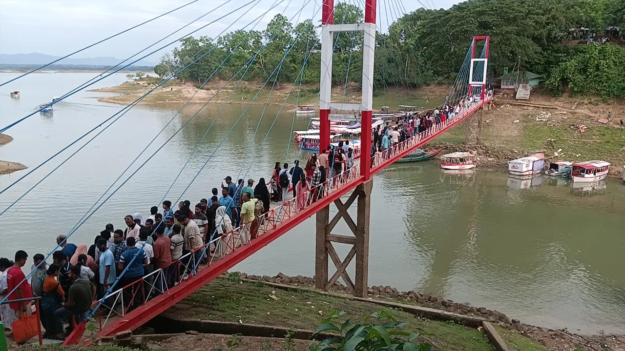 ঈদের ছুটিতে পর্যটকে মুখর রাঙামাটি