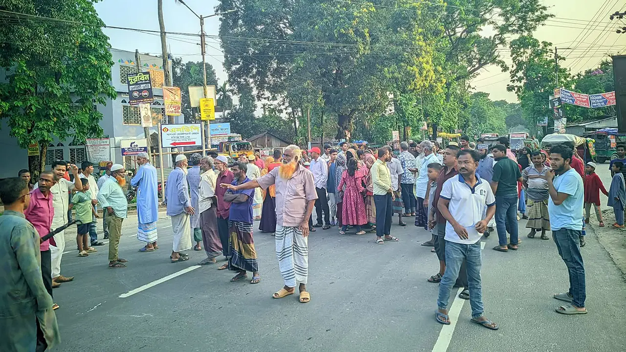 চোর সন্দেহে প্রতিবন্ধীকে মারধর, প্রতিবাদে রংপুর-কুড়িগ্রাম মহাসড়ক অবরোধ