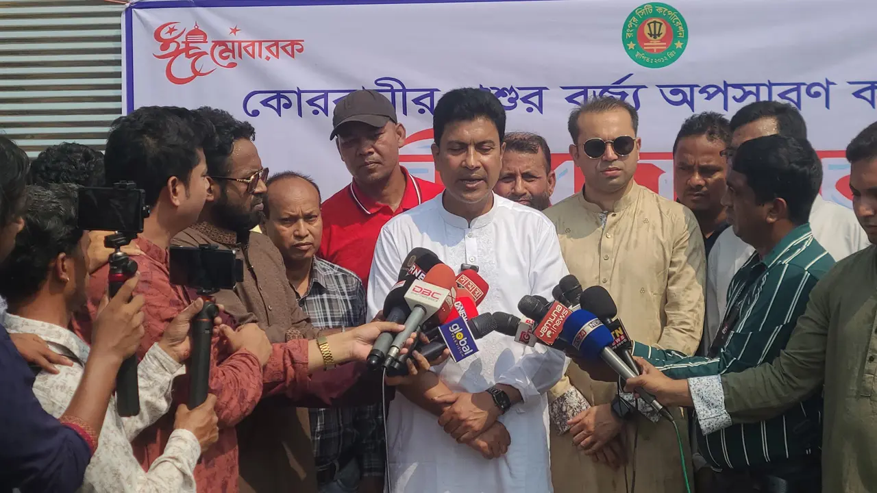 রসিকে ৮ ঘণ্টার মধ্যে বর্জ্য অপসারণে নগরবাসীর সহযোগিতা চাইলেন প্রশাসক