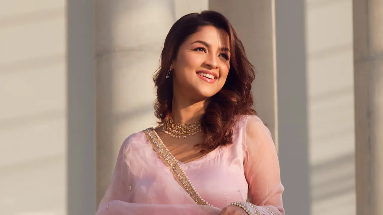 নিজেকে মানবিক মানুষ বলতেই পছন্দ করি : সাদিয়া আয়মান