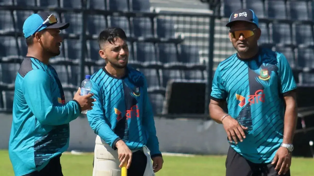 তার উপস্থিতি মানসিকভাবেও খেলোয়াড়কে বদলে দেয়— বিদায়ী কোচকে নিয়ে মুমিনুল