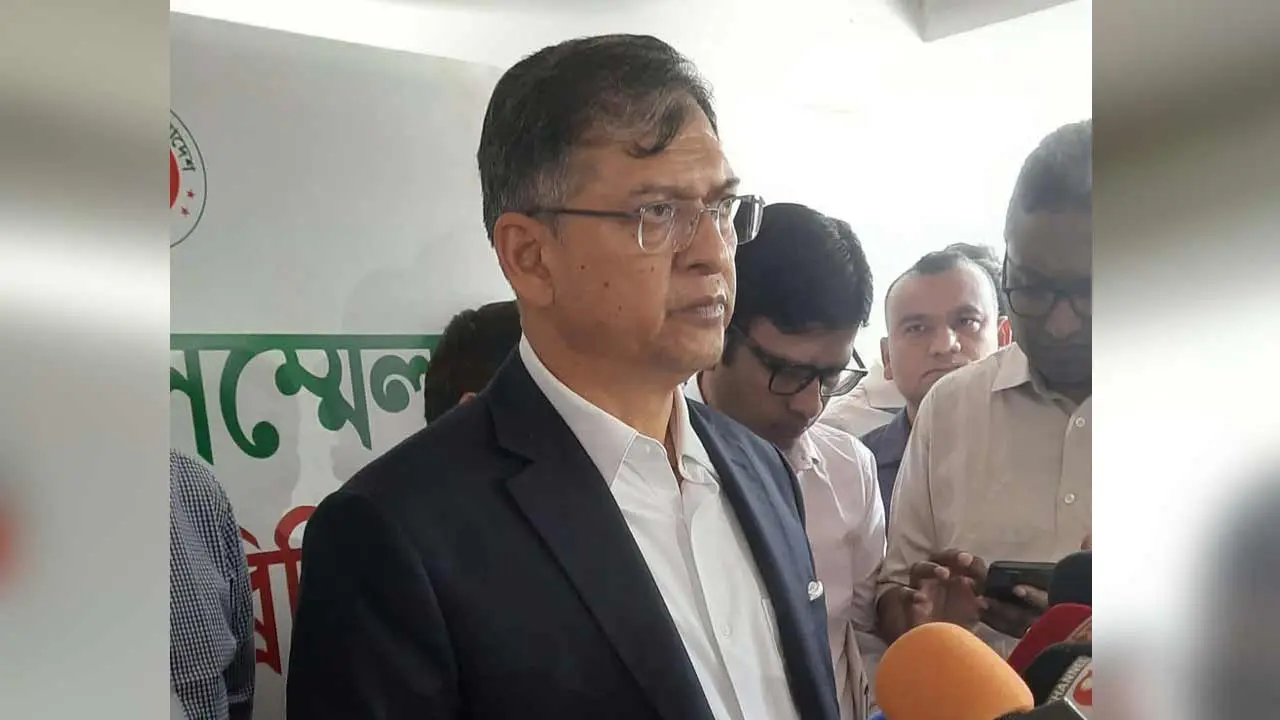 সড়ক ও রেলপথের আশেপাশে হবে না পশুর হাট : স্বরাষ্ট্রমন্ত্রী