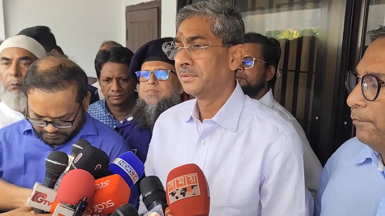 ‘খাল খননের মাধ্যমে অবৈধভাবে গড়ে ওঠা স্থাপনা দখলমুক্ত হবে’