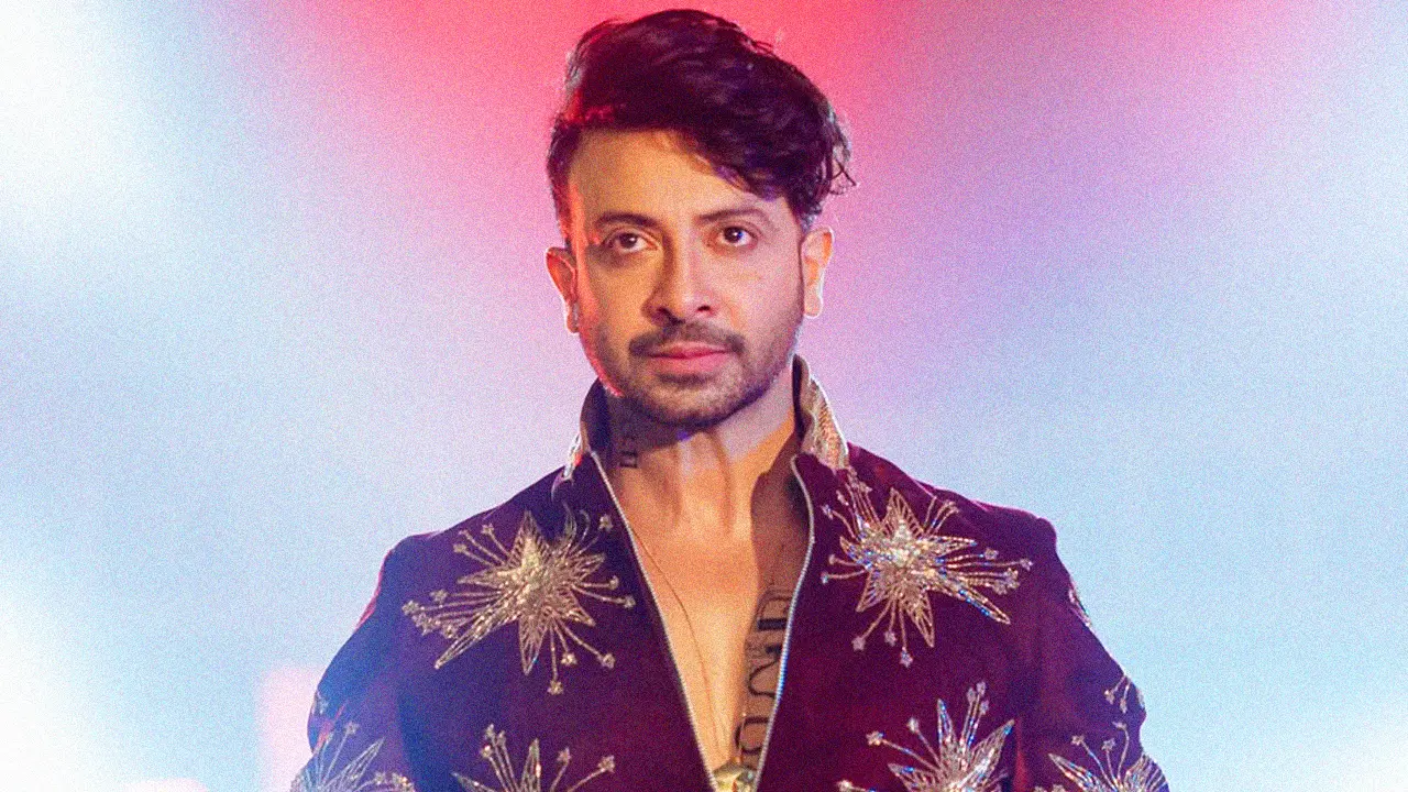 সব হাত গিটার ধরে না, কোনো কোনো হাত বিপ্লব ঘটায় : শাকিব খান