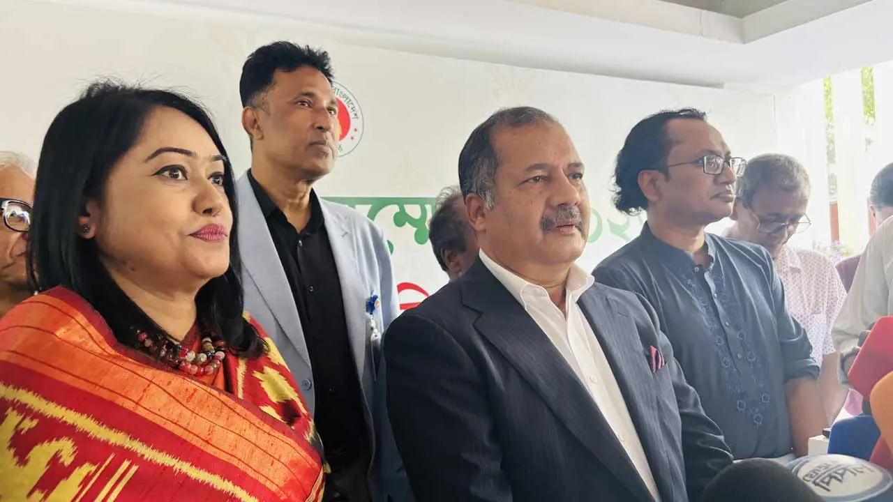 মিস-ইনফরমেশন ও ডিস-ইনফরমেশন মোকাবিলায় ডিসিদের নির্দেশনা