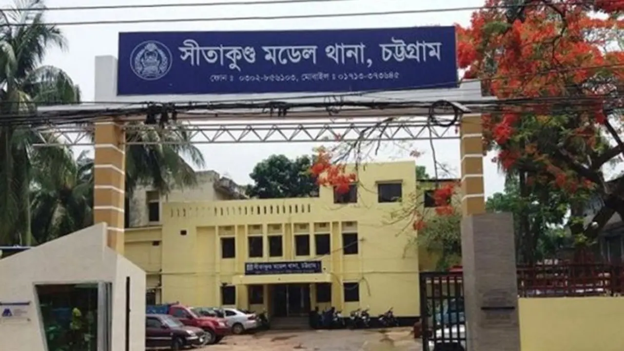 নাগরদোলা ছিঁড়ে যাওয়ায় সৈকতে পর্যটক-ব্যবসায়ী সংঘর্ষ, আহত ১২