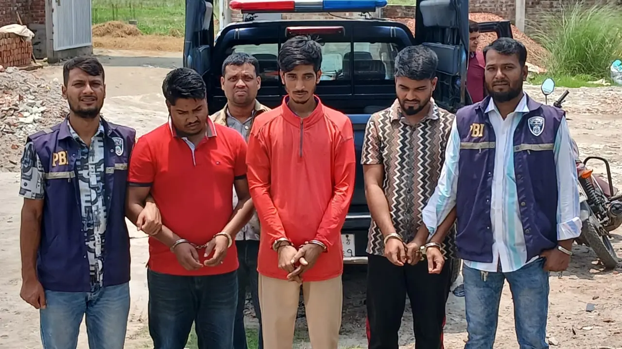 ময়মনসিংহে চোরাই মোটরসাইকেল উদ্ধার, ছাত্রদল নেতাসহ গ্রেপ্তার ৩