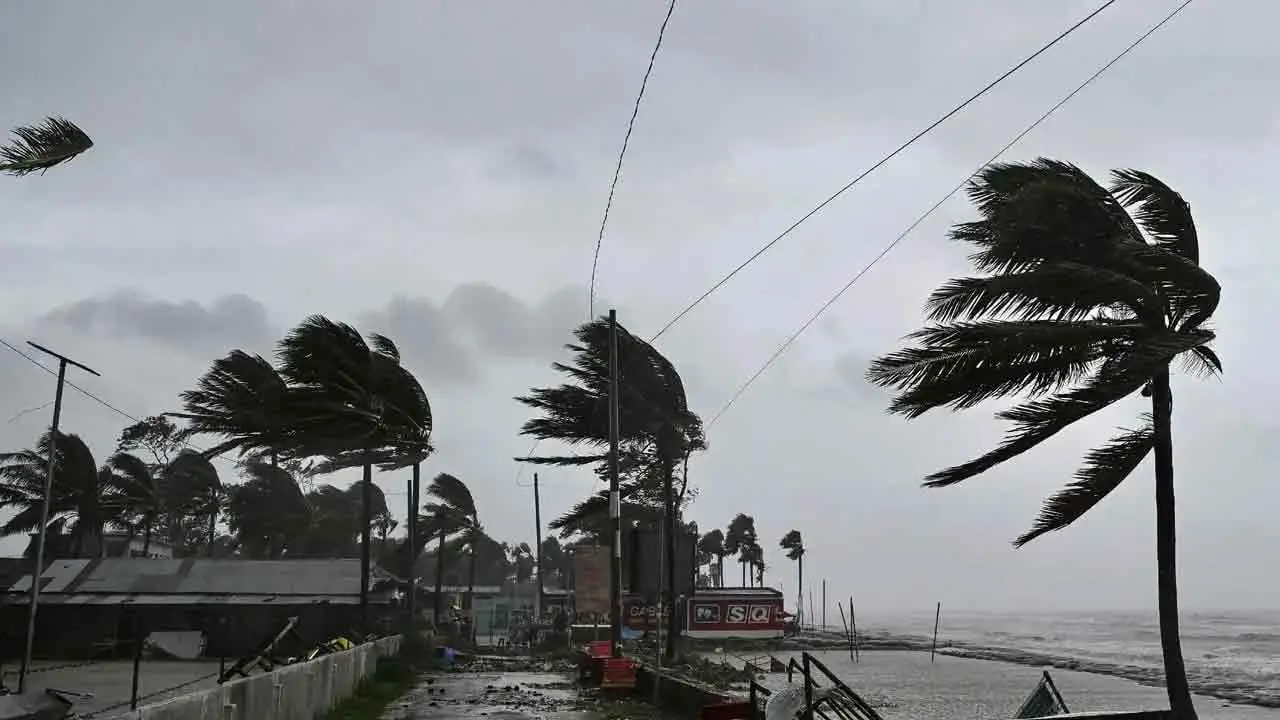 সন্ধ্যার মধ্যে ঢাকাসহ ১৪ অঞ্চলে ঝড়ের আভাস