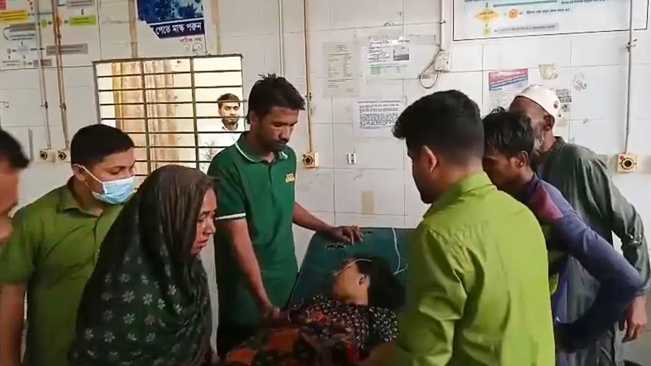 শুকনো ধান আনতে গিয়ে বজ্রপাতে স্কুলছাত্রীর মৃত্যু