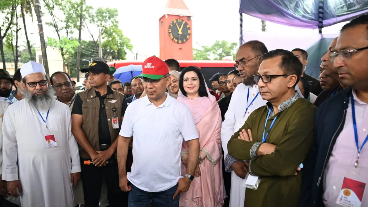 আমি কথা বললে শ্বশুরবাড়ির লোকদের শুনতে হবে : প্রধানমন্ত্রী