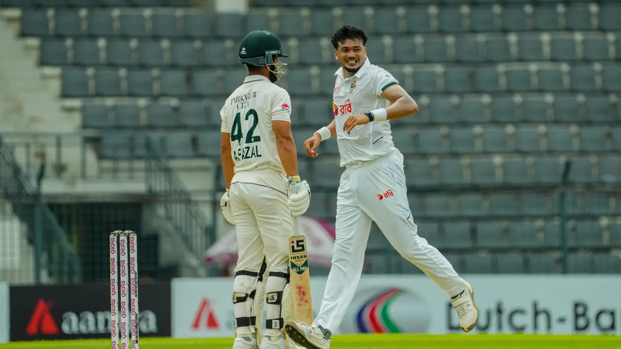 দিনের শুরুতেই পাকিস্তানকে জোড়া আঘাত তাসকিনের