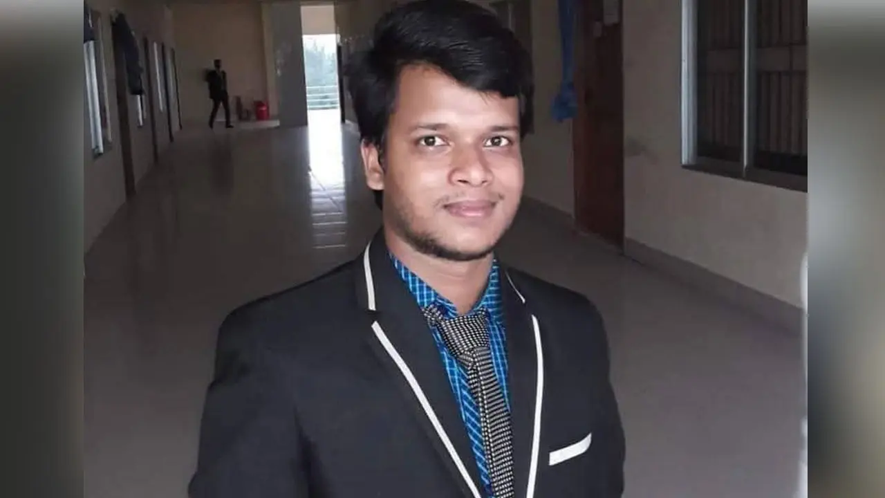 মরণব্যাধির সঙ্গে যুদ্ধ, বাঁচতে চান নোবিপ্রবি শিক্ষার্থী সাখাওয়াত
