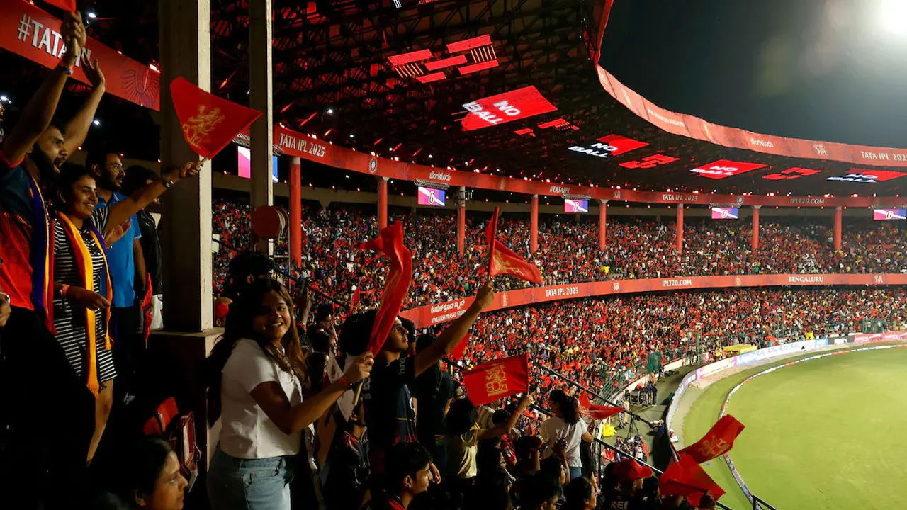 ১০,০৫৭ ভিআইপি টিকিটের চাহিদা থাকায় বেঙ্গালুরু থেকে সরেছে ফাইনালের ভেন্যু