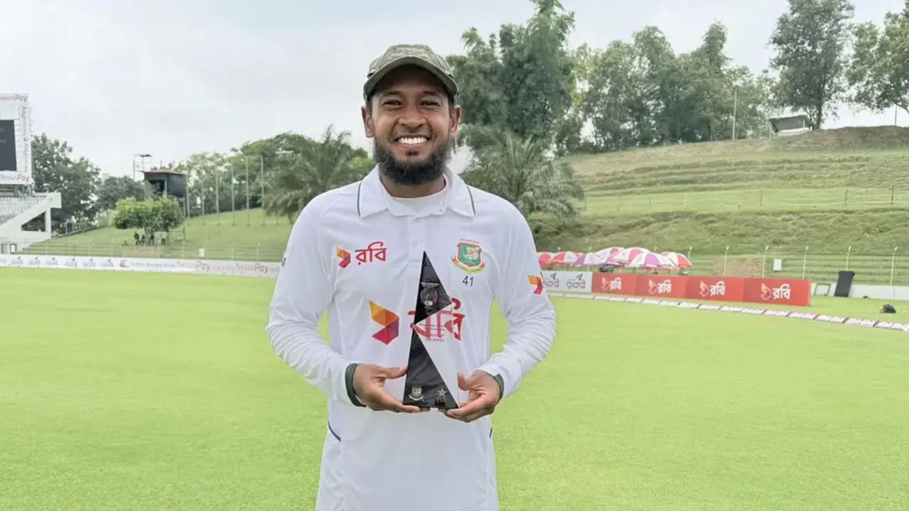 টেস্ট ক্যারিয়ারে প্রথমবার যে পুরস্কার পেলেন মুশফিক