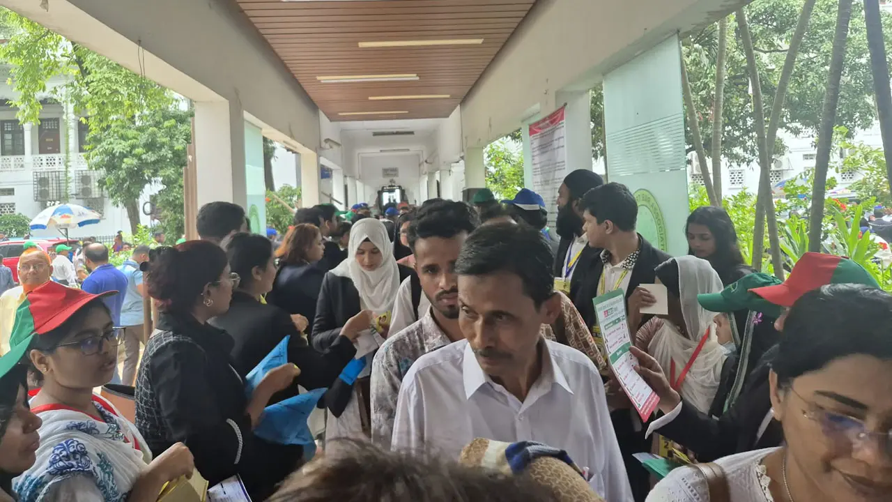 সুপ্রিম কোর্ট বার নির্বাচনে শেষ দিনের ভোটগ্রহণ চলছে