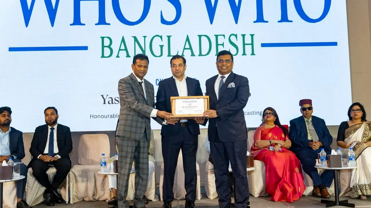 ‘হু’স হু বাংলাদেশ অ্যাওয়ার্ড পেলেন মো. শাখাওয়াত হোসেন