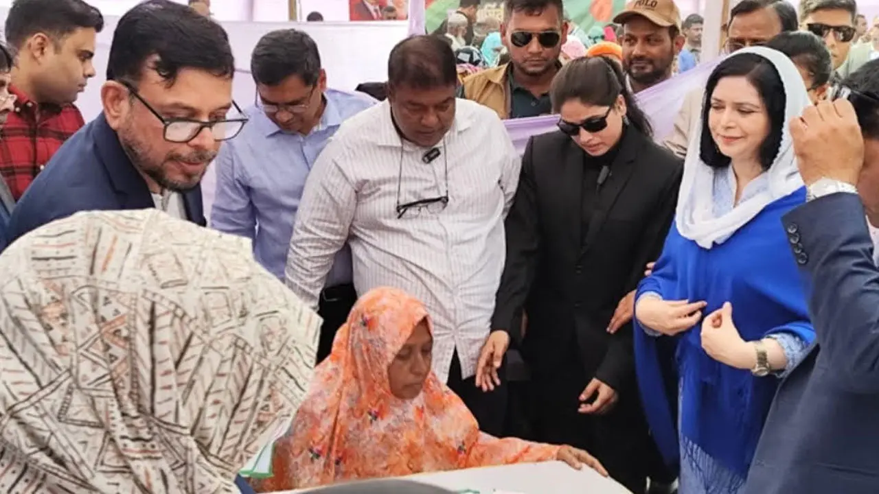 কড়াইল বস্তিতে ‘ফ্রি হার্ট ক্যাম্প’ উদ্বোধন করলেন জুবাইদা রহমান