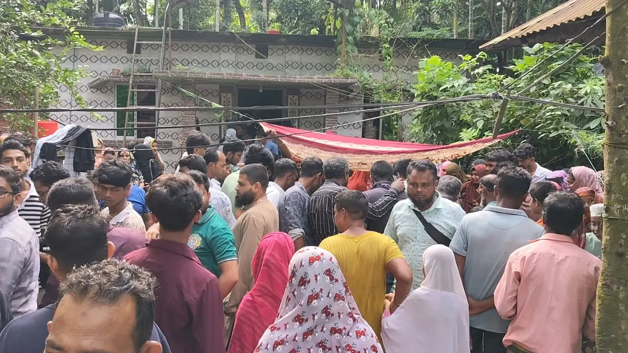 পুকুরে ডুব দিলেন বৃদ্ধ, খুঁজতে গিয়ে প্রাণ গেল নাতি-নাতনির