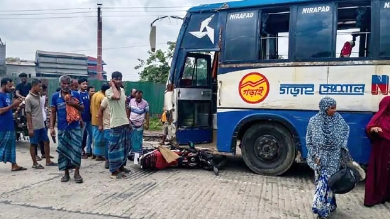যশোরে বাসের ধাক্কায় ফুফু-ভাতিজা নিহত