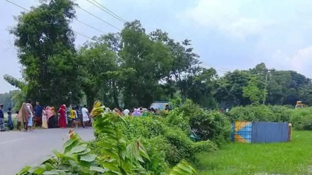 গাজীপুরে সিএনজি-কাভার্ড ভ্যানের মুখোমুখি সংঘর্ষ, নিহত ২